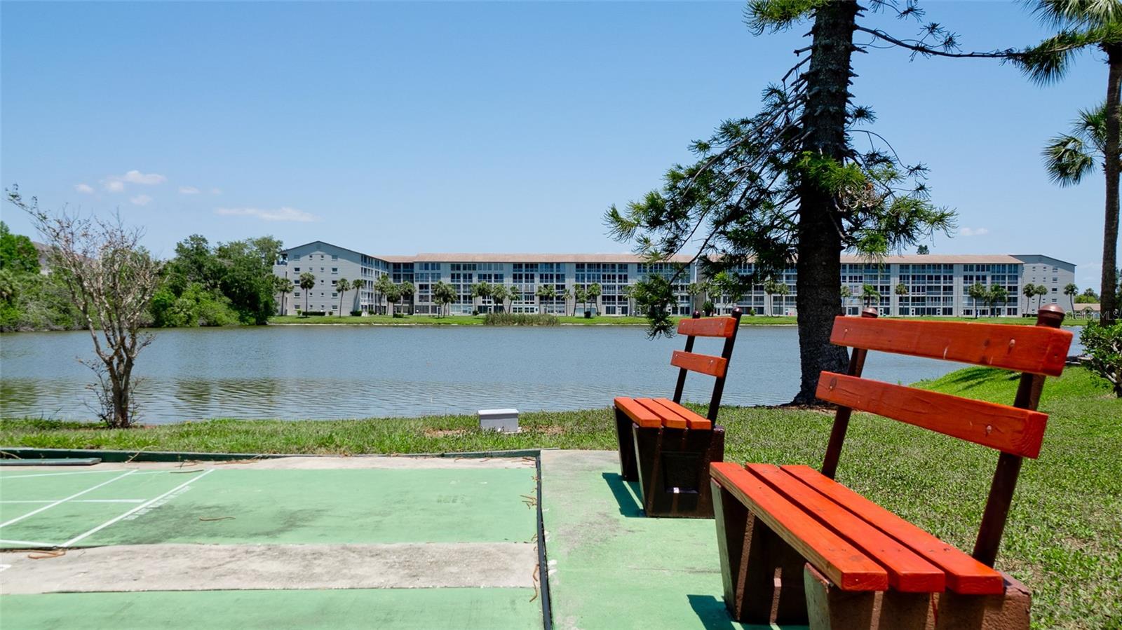 BAYSHORE ON THE LAKE APTS II SEC 3 - Residential
