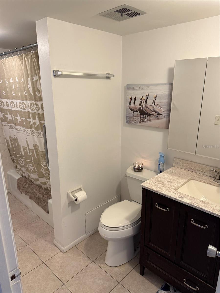 BAYSHORE ON THE LAKE APTS II SEC 3 - Residential