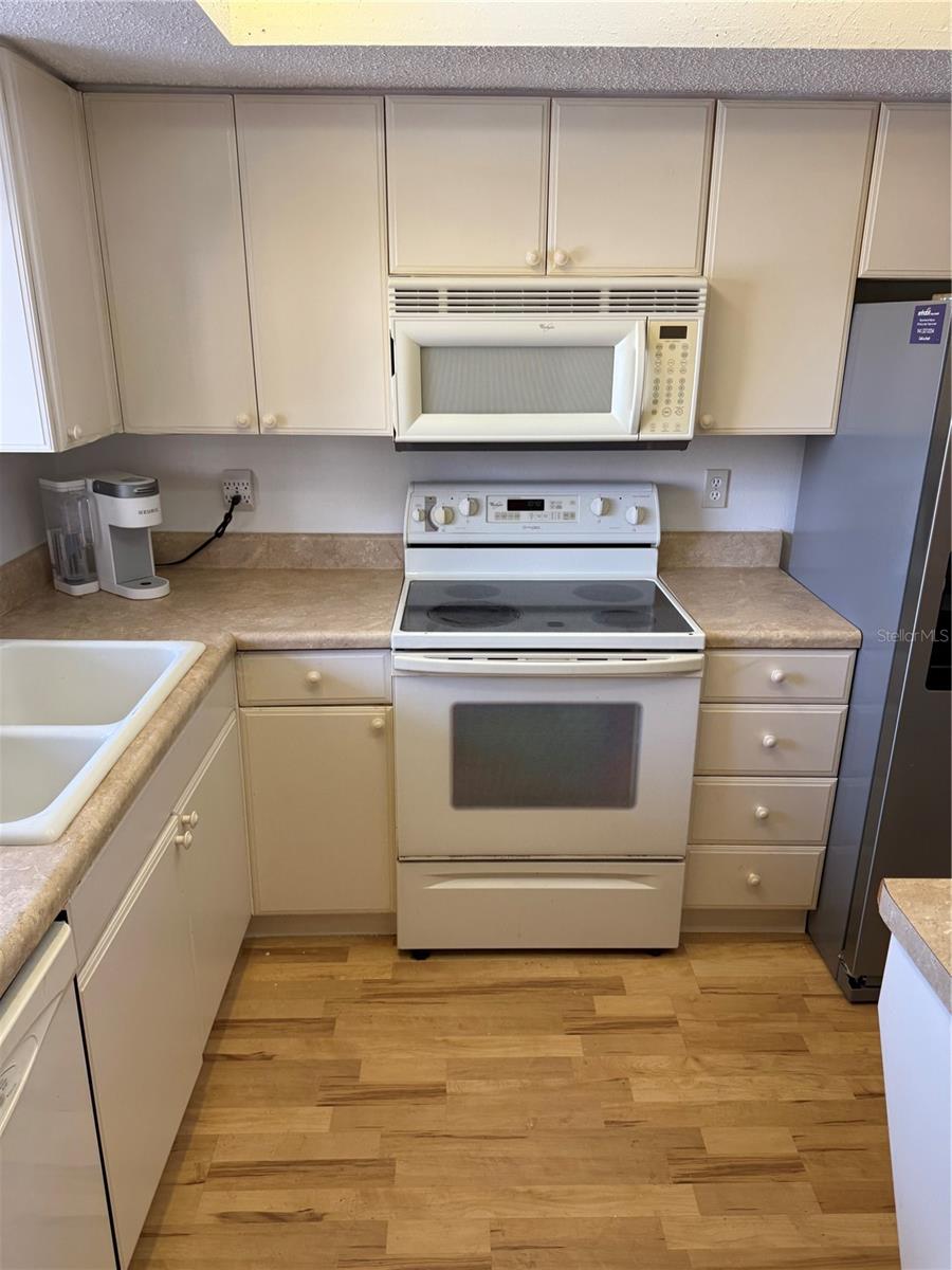 BAYSHORE ON THE LAKE APTS II SEC 3 - Residential