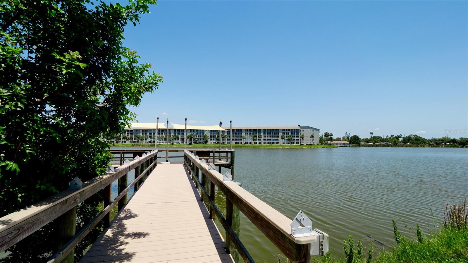 BAYSHORE ON THE LAKE APTS II SEC 3 - Residential