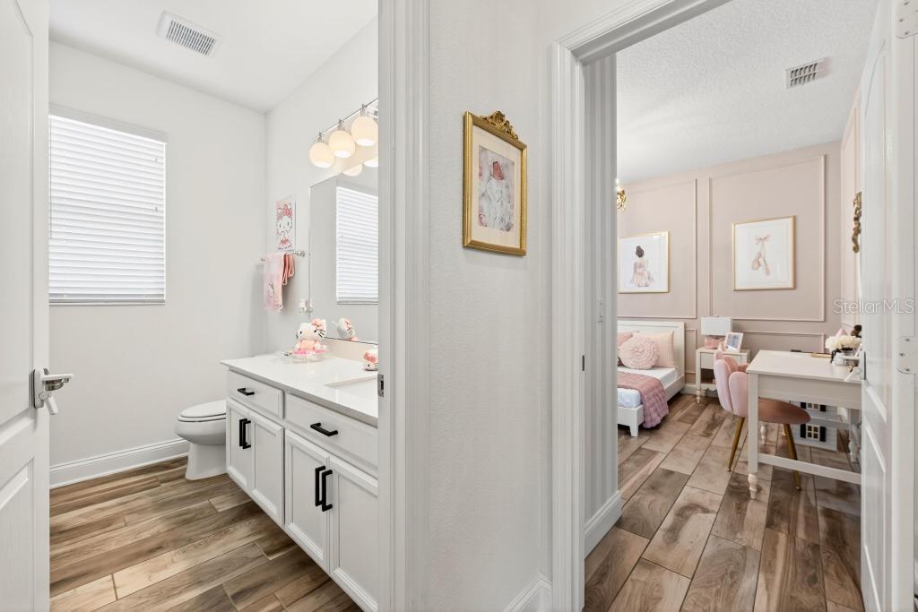 HULL ISLAND AT OAKLAND - Residential