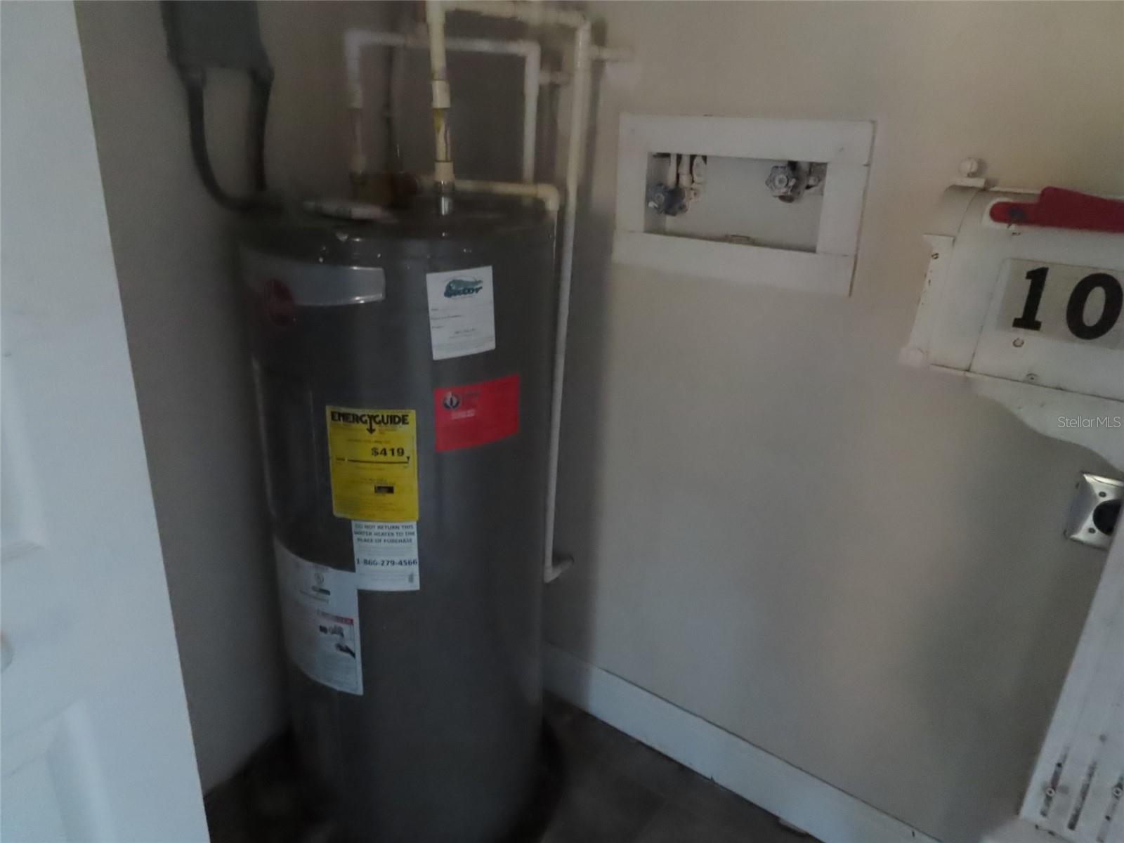 LAKE HUNTER TER - Residential