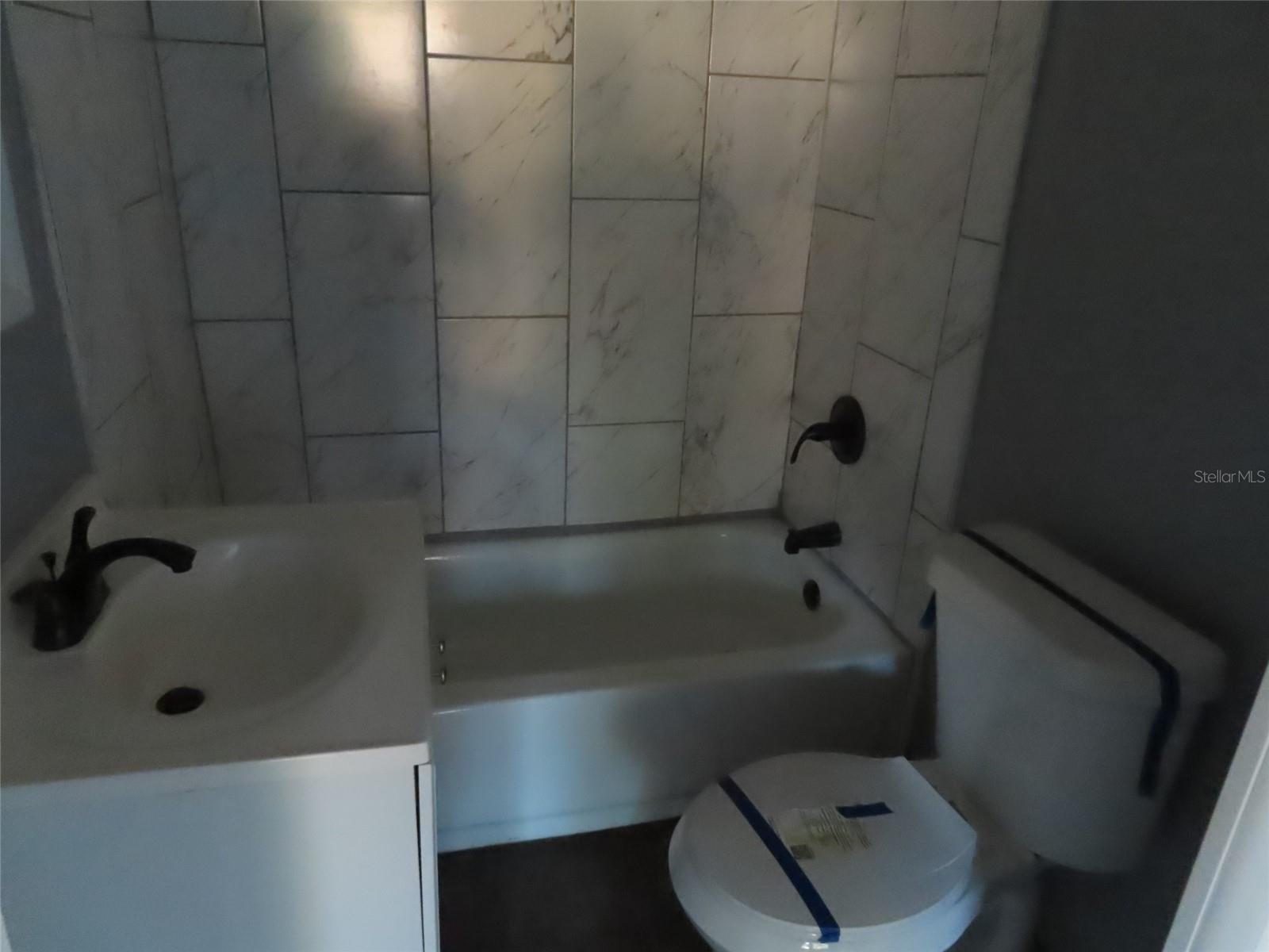 LAKE HUNTER TER - Residential