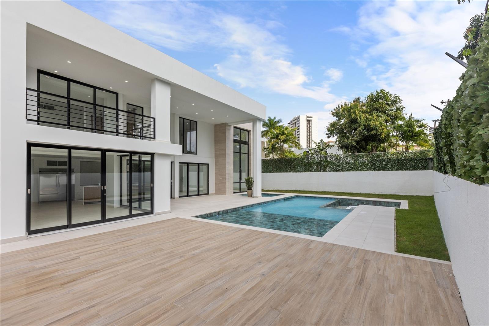 CAPARRA HILLS - Residential