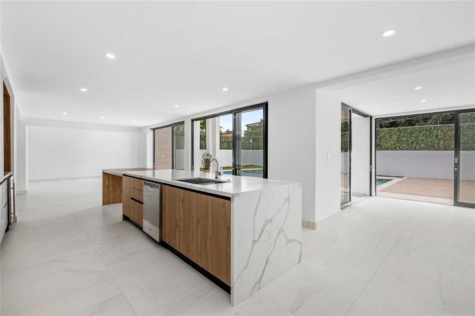 CAPARRA HILLS - Residential