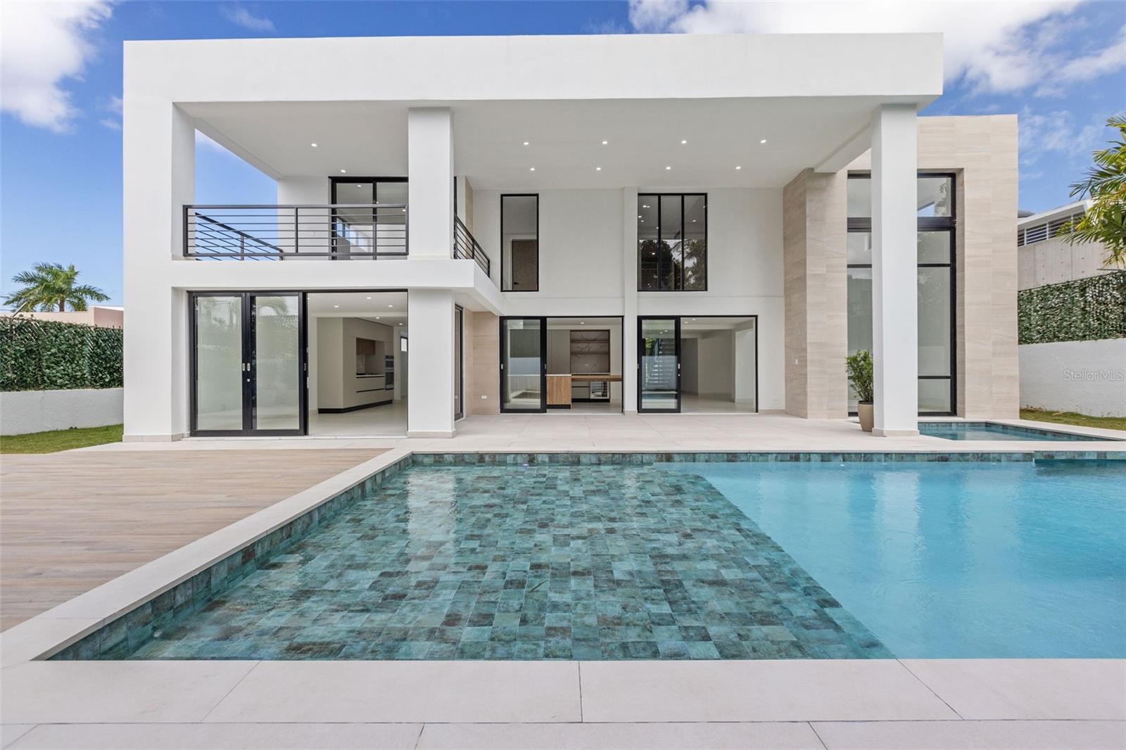 CAPARRA HILLS - Residential