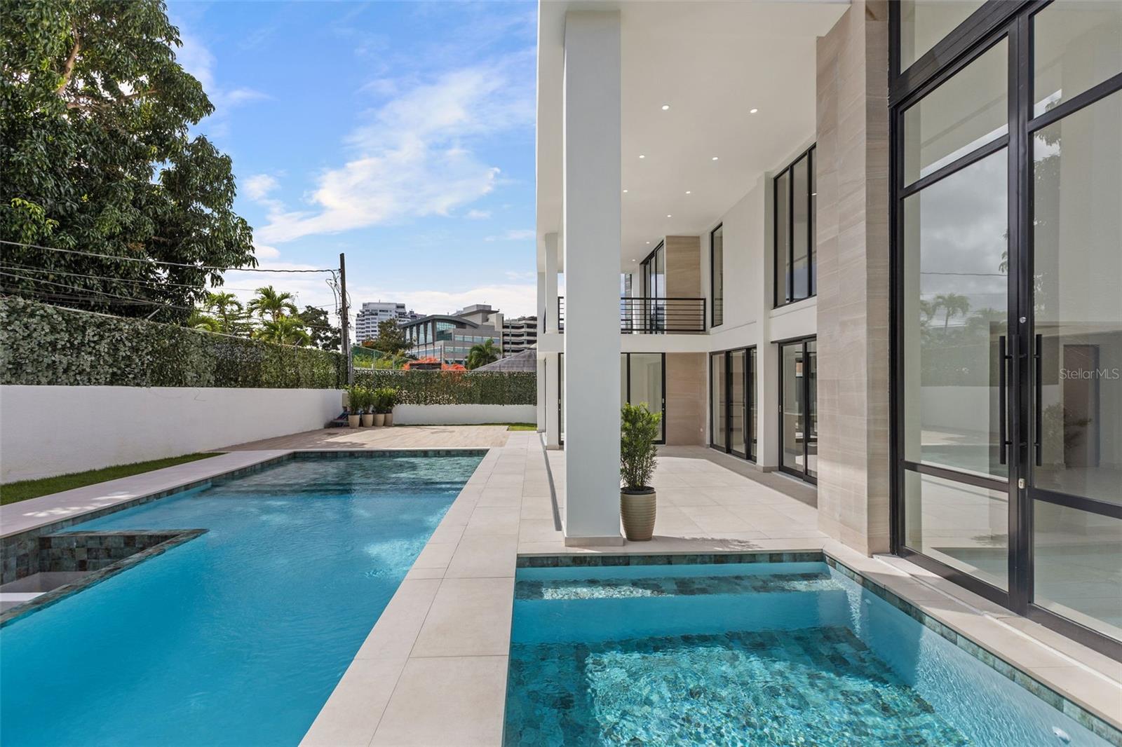 CAPARRA HILLS - Residential