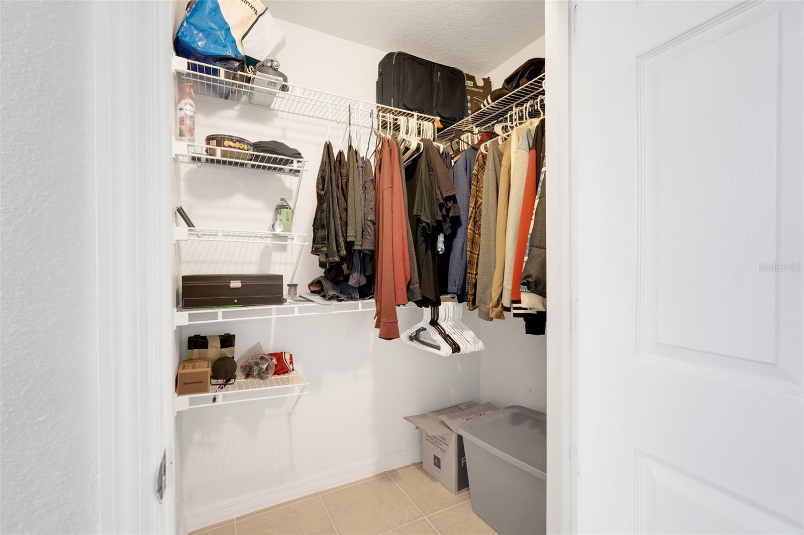 SUNERT LAKE - Residential