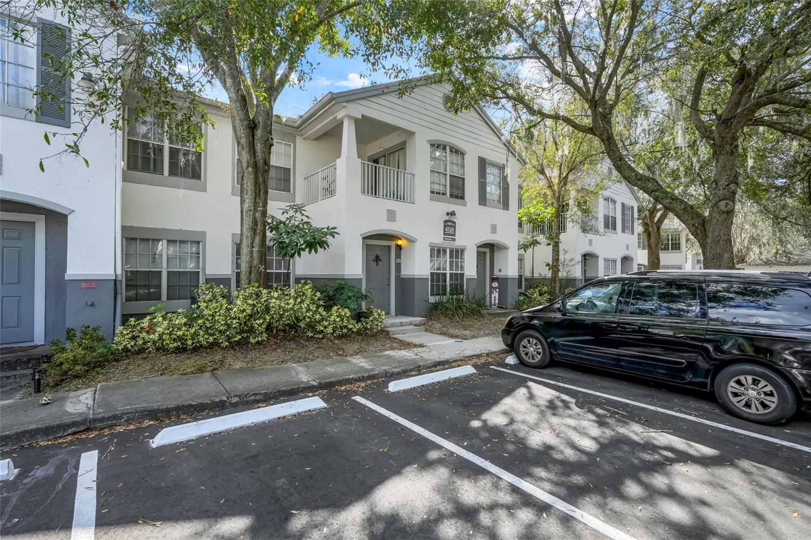 SUNERT LAKE - Residential