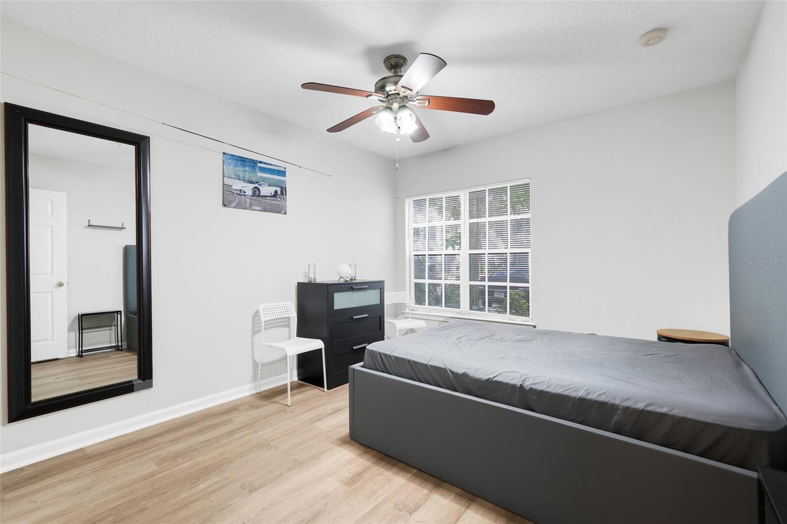 SUNERT LAKE - Residential