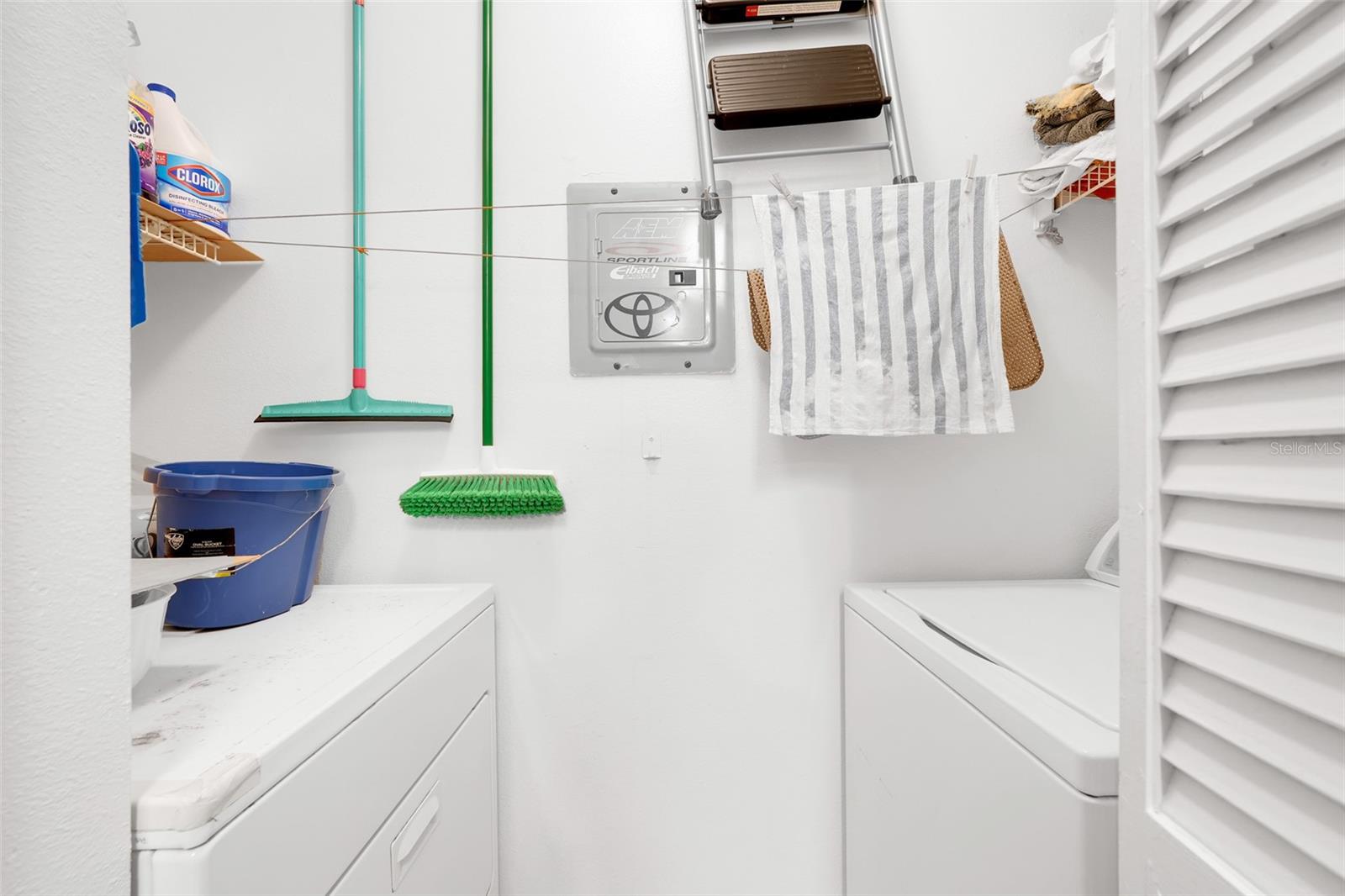 SUNERT LAKE - Residential