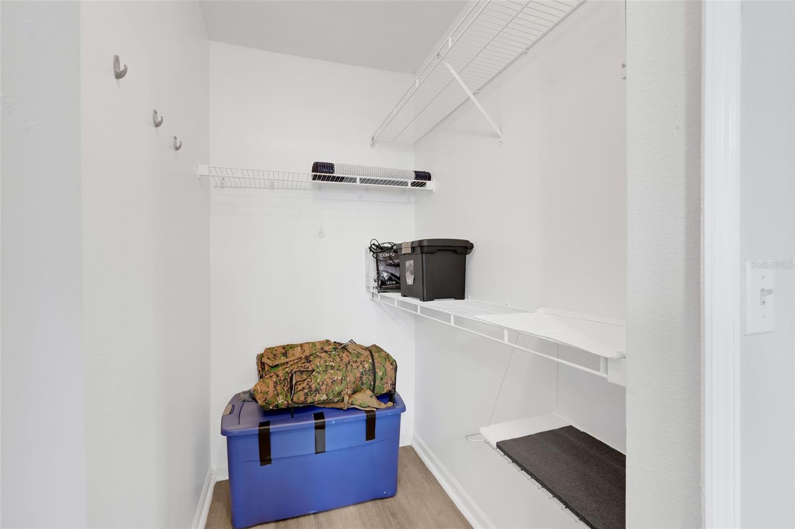 SUNERT LAKE - Residential