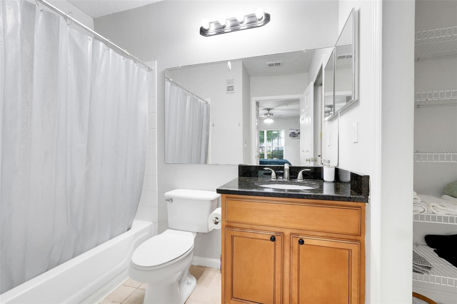 SUNERT LAKE - Residential