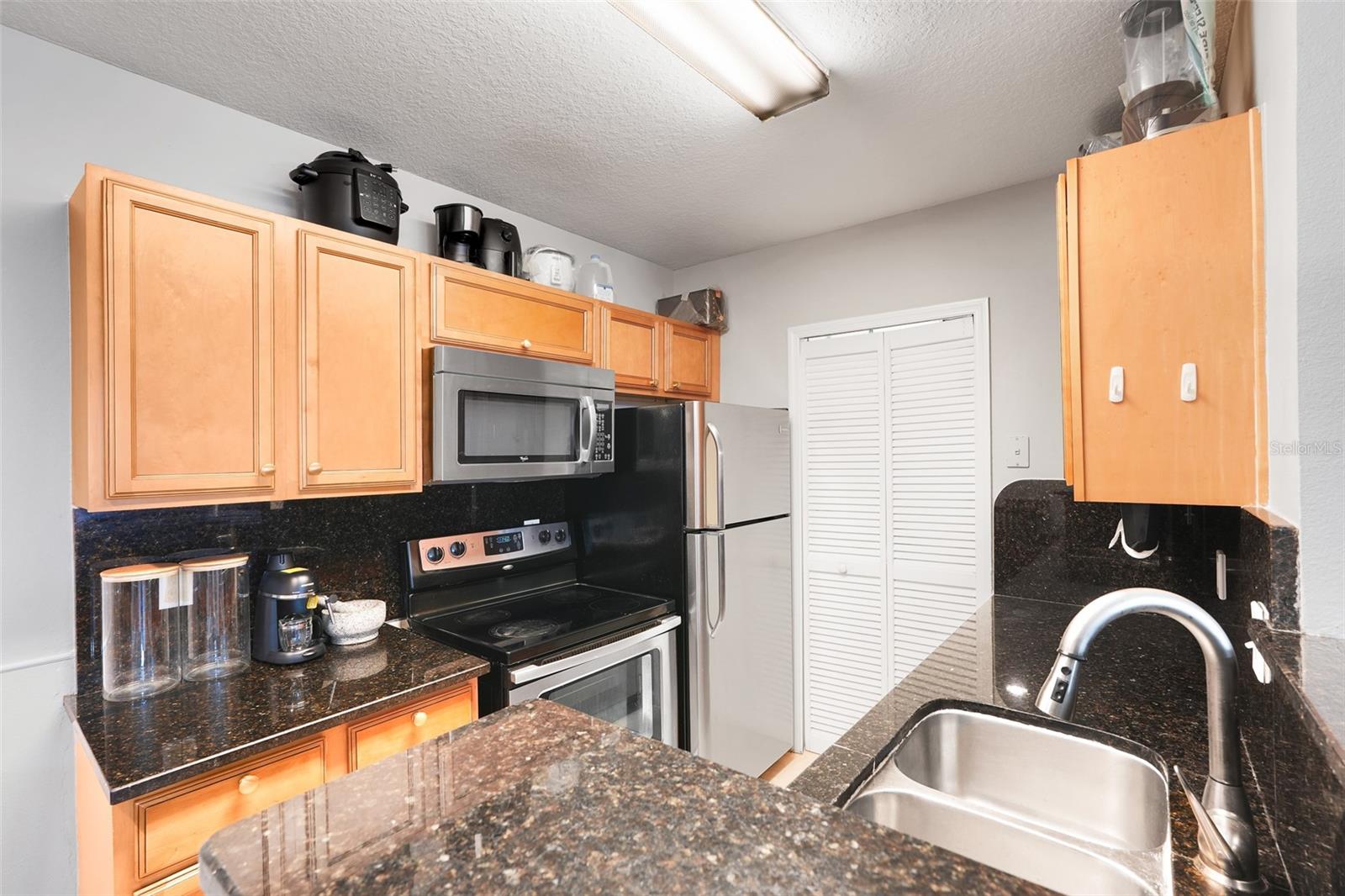 SUNERT LAKE - Residential