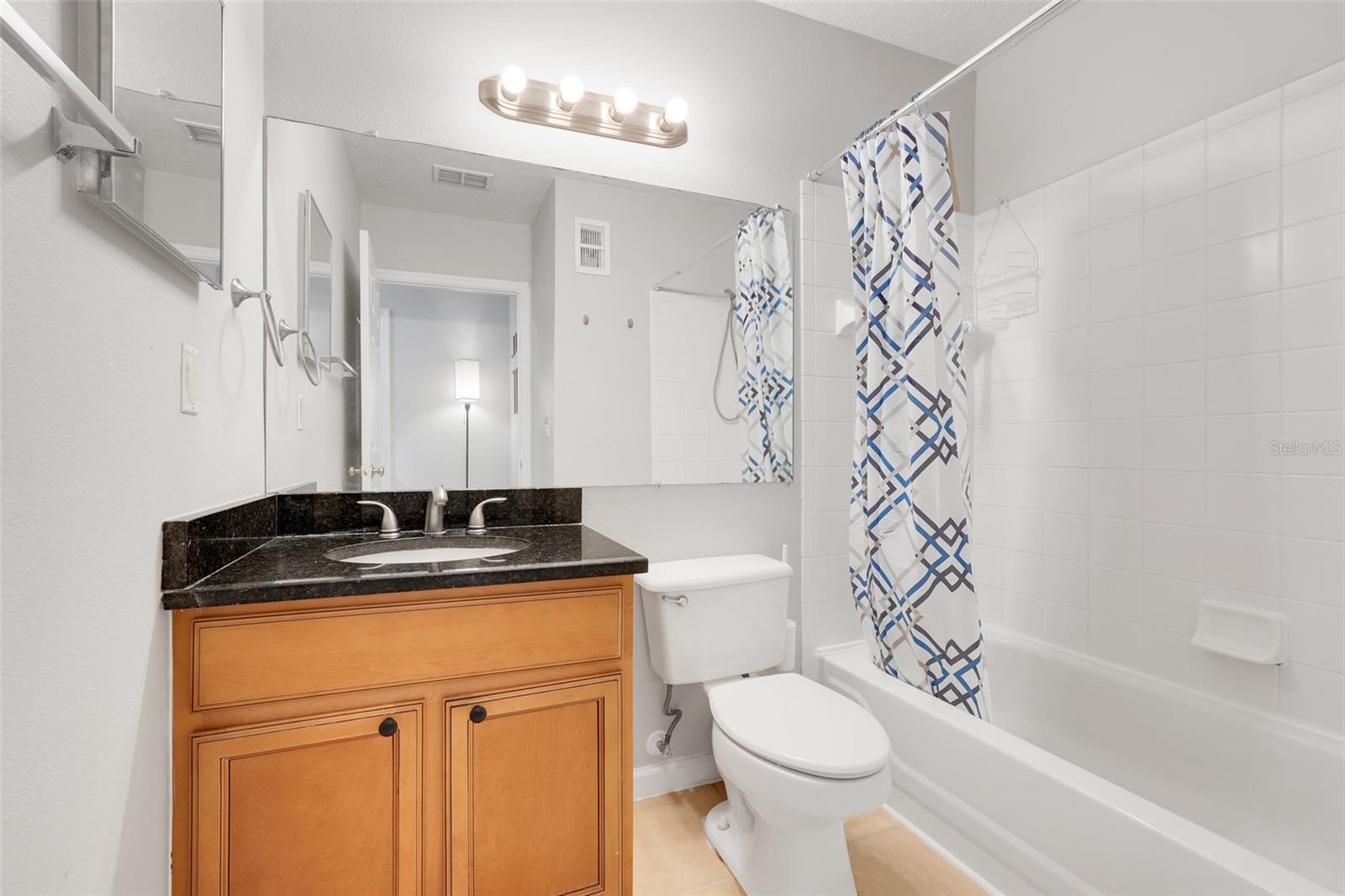 SUNERT LAKE - Residential