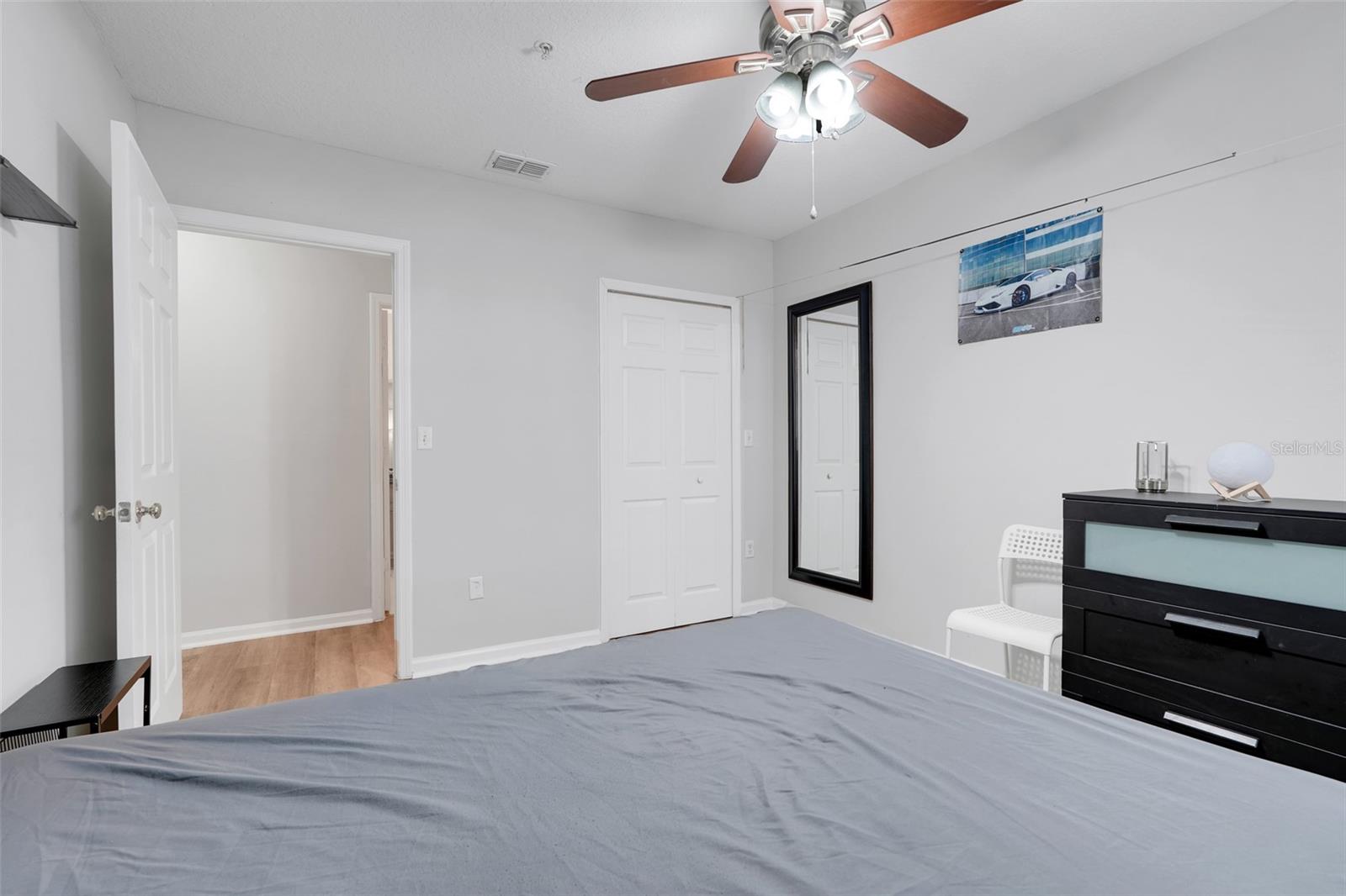 SUNERT LAKE - Residential