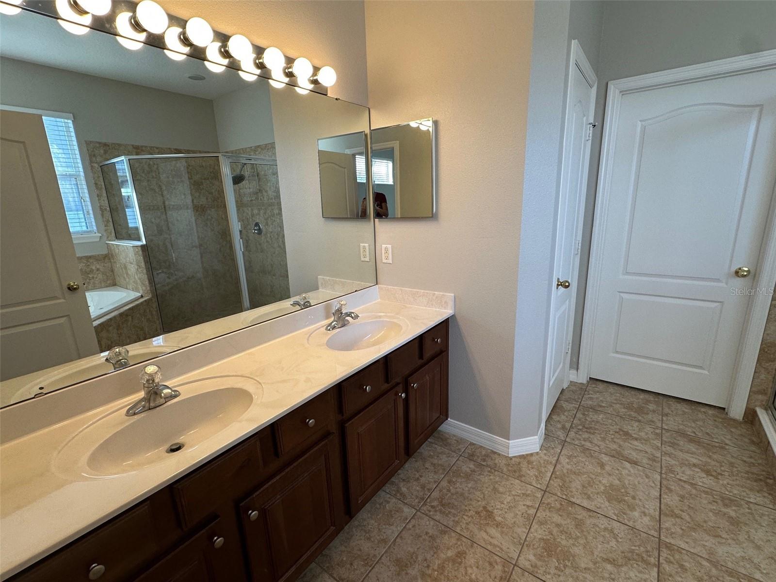 FORESTBROOKE PH 03 A-E - Residential Lease