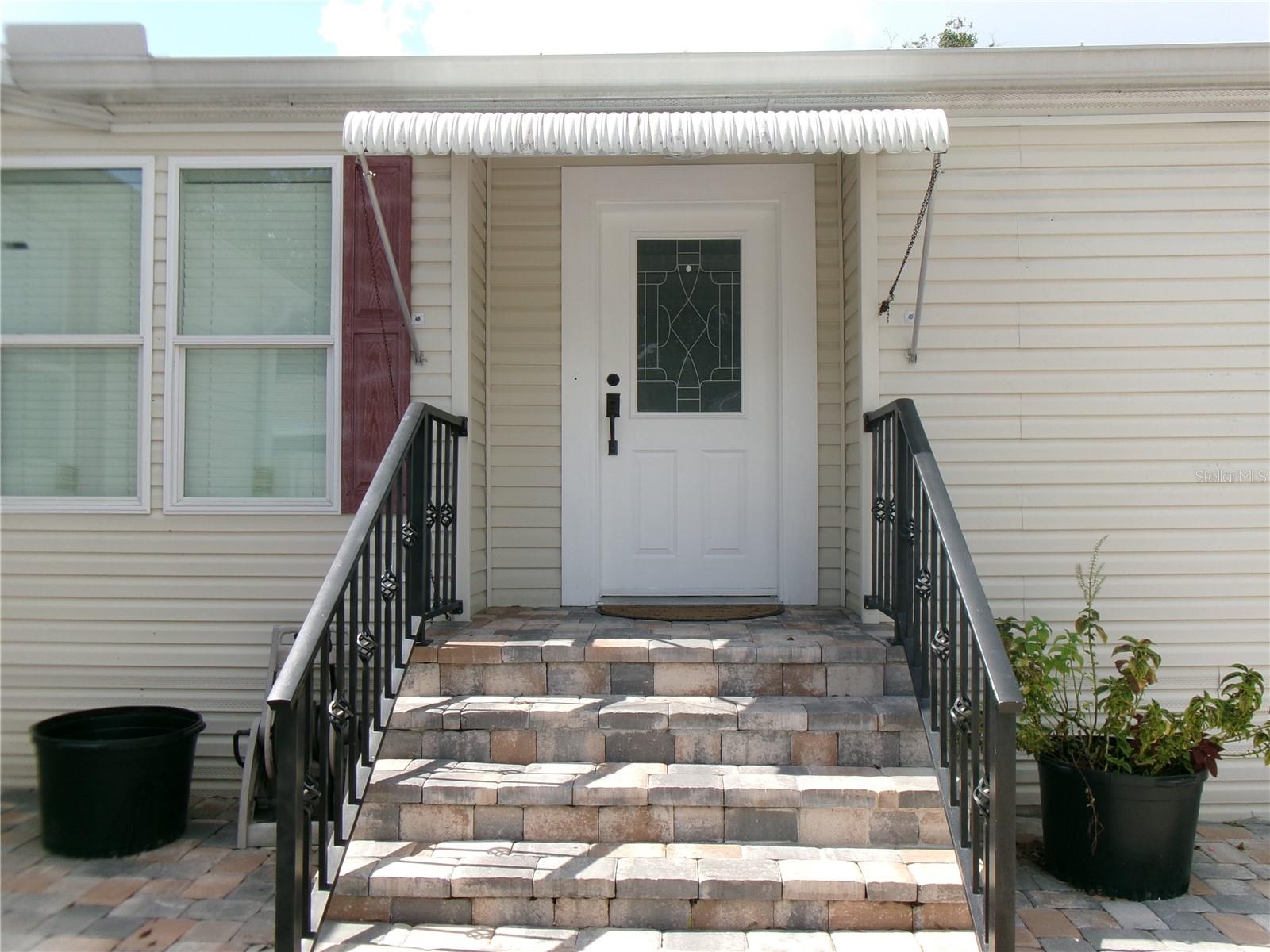 This property is located in the vibrant city of Tampa, FL. This spacious 3-bedroom, 2-bathroom residence spans an impressive 1,959 square feet, offering the perfect blend of comfort and convenience. Ideally situated near local stores and major highways, this property ensures easy access to everything you need.
Step inside to discover an inviting interior featuring a large, open-concept living area that flows seamlessly into a well-equipped kitchen. The kitchen boasts ample counter space and storage, making it a delightful space for culinary enthusiasts. Each bedroom is generously sized, providing plenty of room for relaxation. The highlight of this home is the expansive enclosed porch that overlooks the water, perfect for entertaining or enjoying peaceful moments while taking in the stunning views. Outside, the property features a serene waterfront location with direct access to the bay—ideal for those who appreciate outdoor activities. Call and make this rental your home!