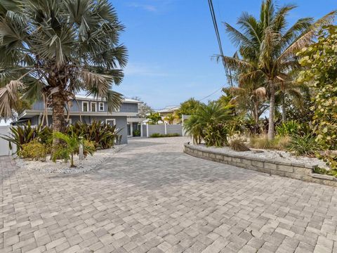 A home in PALM HARBOR