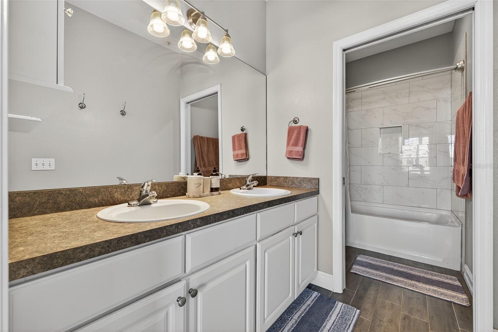 VILLAS OF TOSCANA TWNHMS - Residential