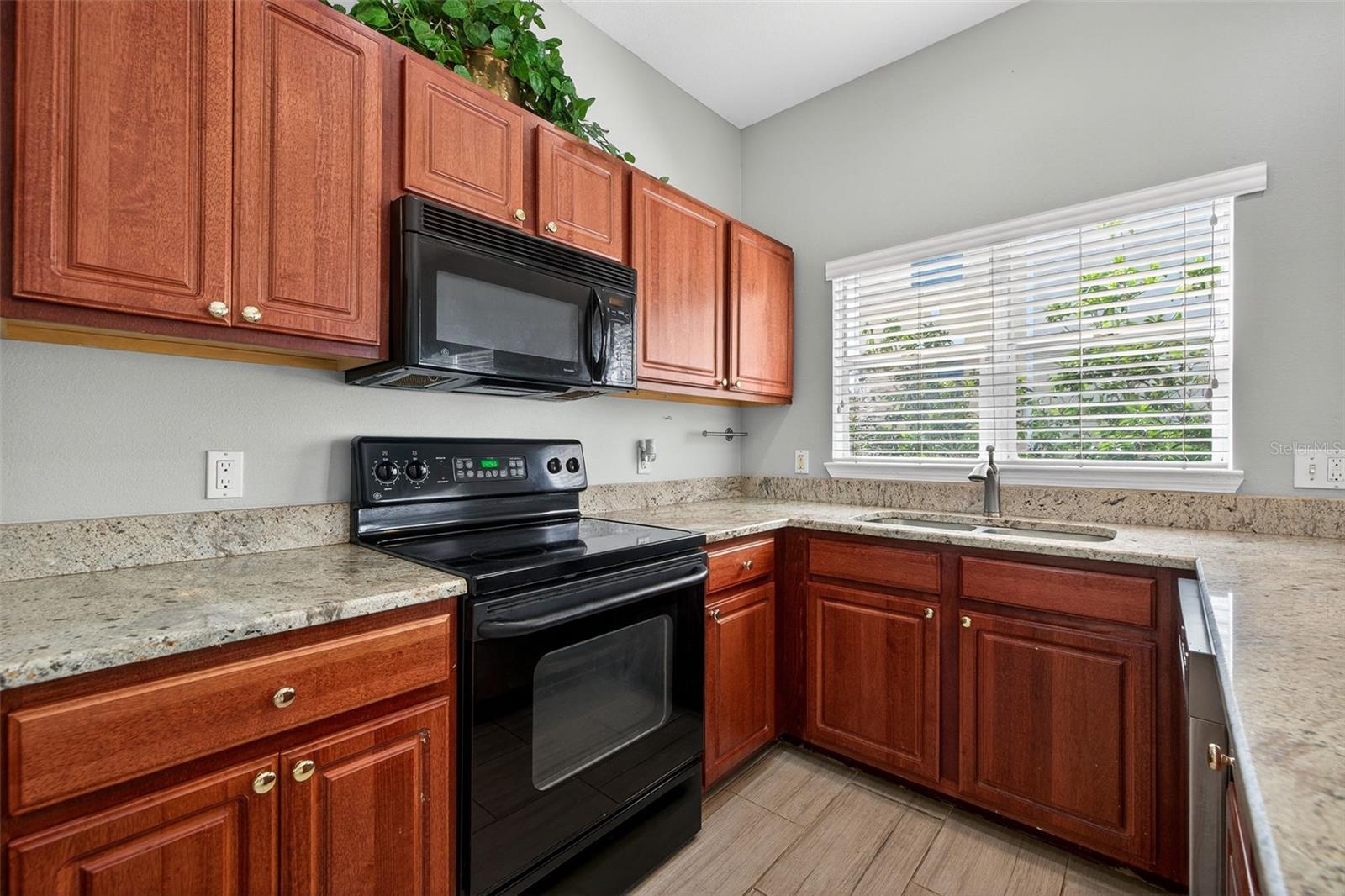 VILLAS OF TOSCANA TWNHMS - Residential