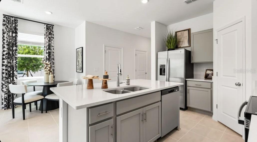 THE TOWNS AT FIRETHORN - Residential