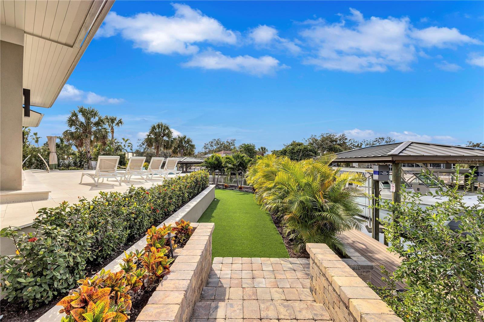 SARA SANDS - Residential