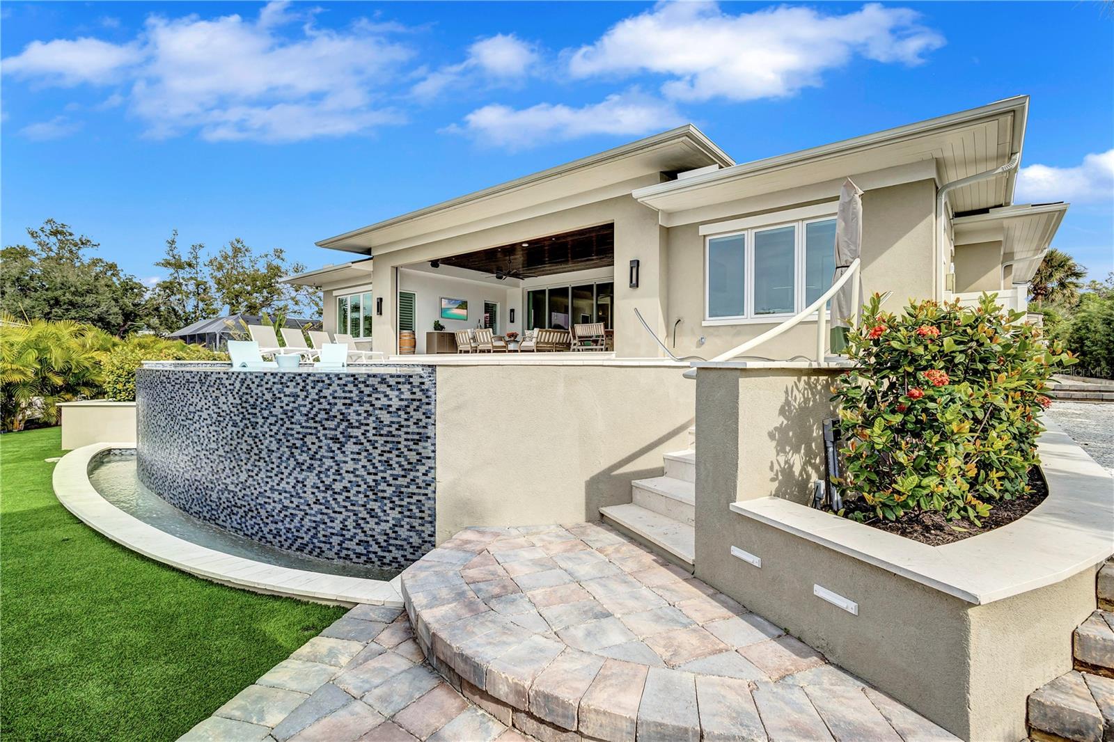 SARA SANDS - Residential