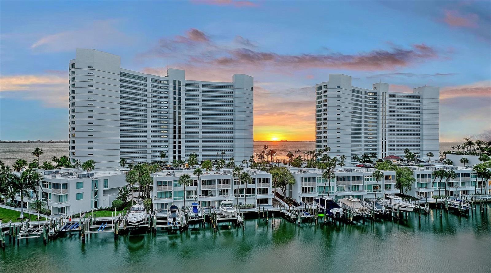THE RITZ CARLTON RESIDENCES - Residential
