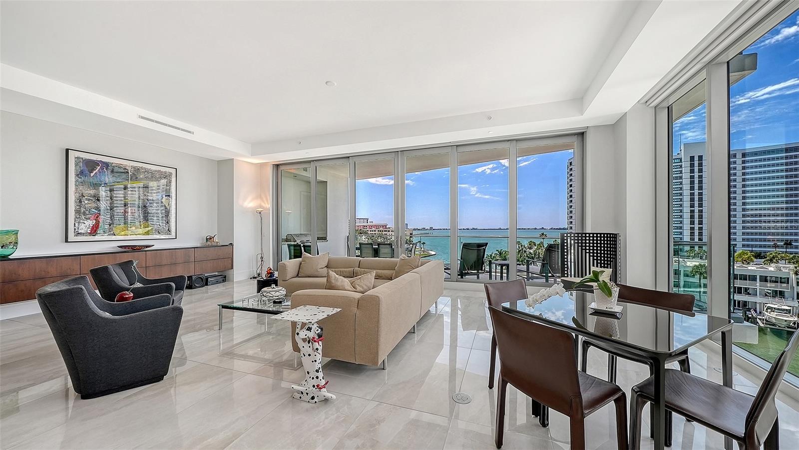THE RITZ CARLTON RESIDENCES - Residential