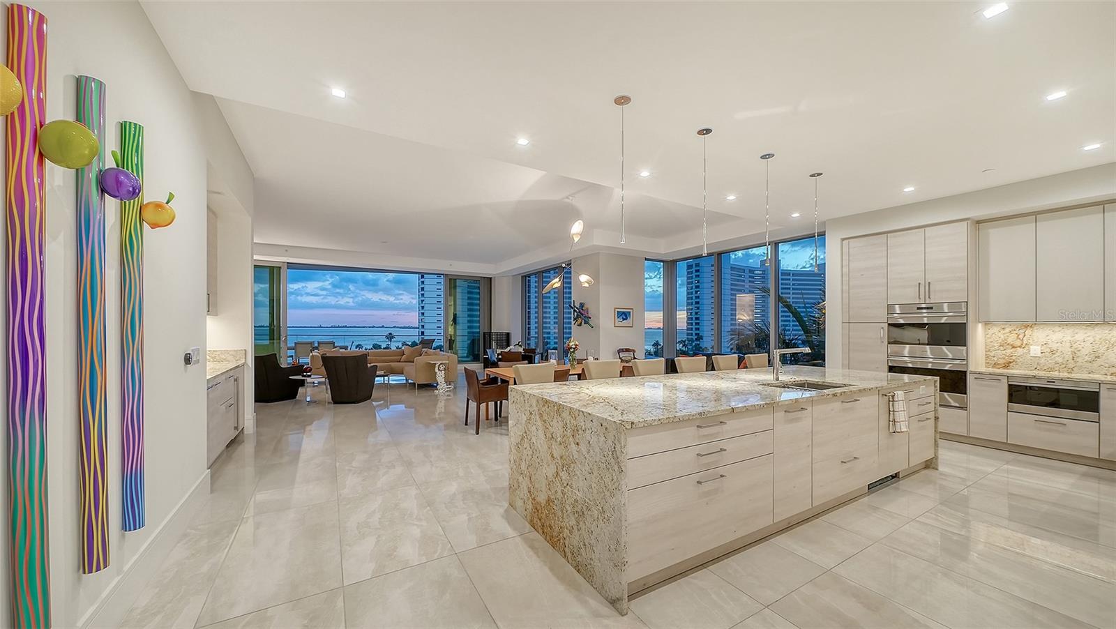 THE RITZ CARLTON RESIDENCES - Residential