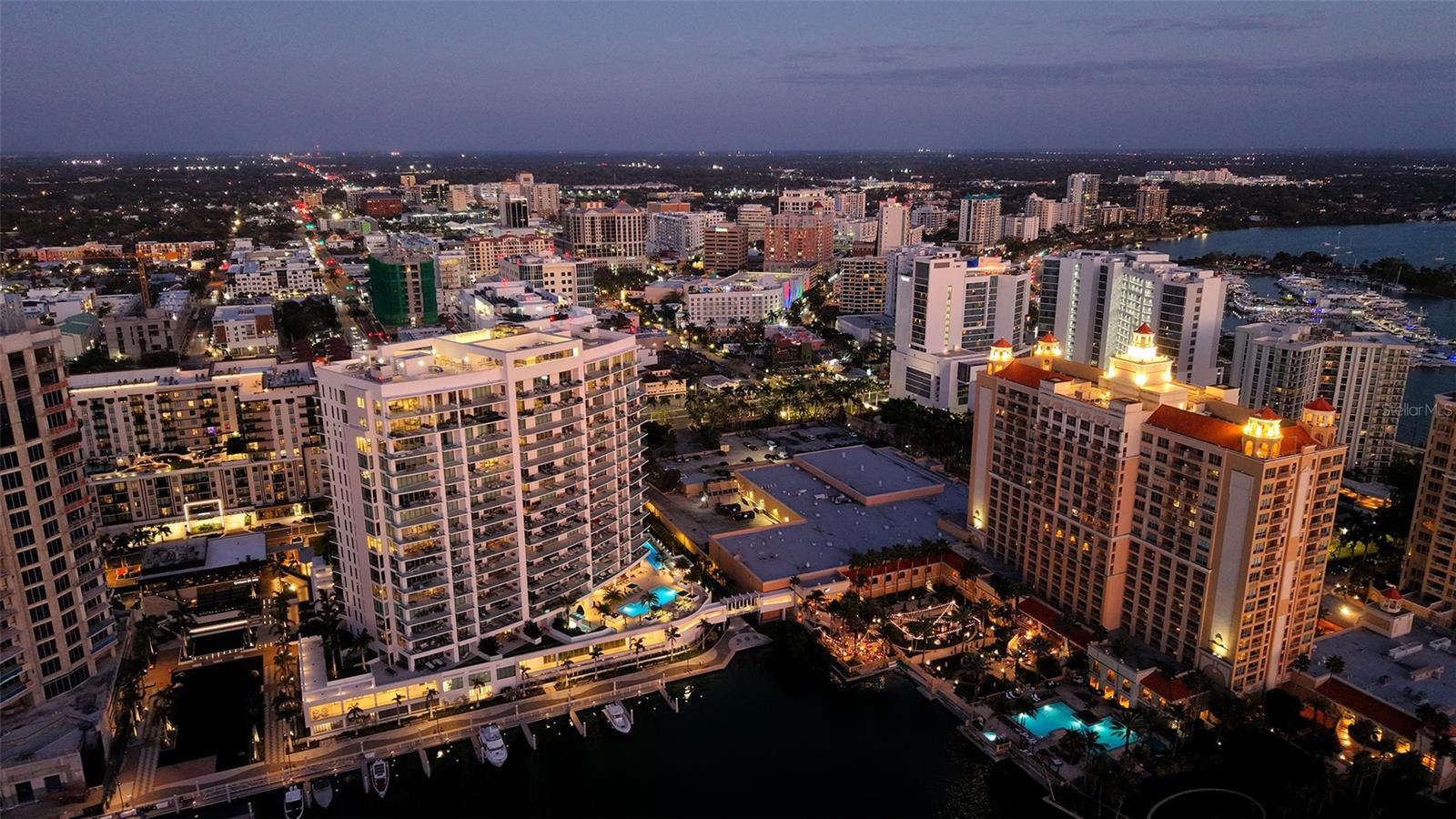 THE RITZ CARLTON RESIDENCES - Residential