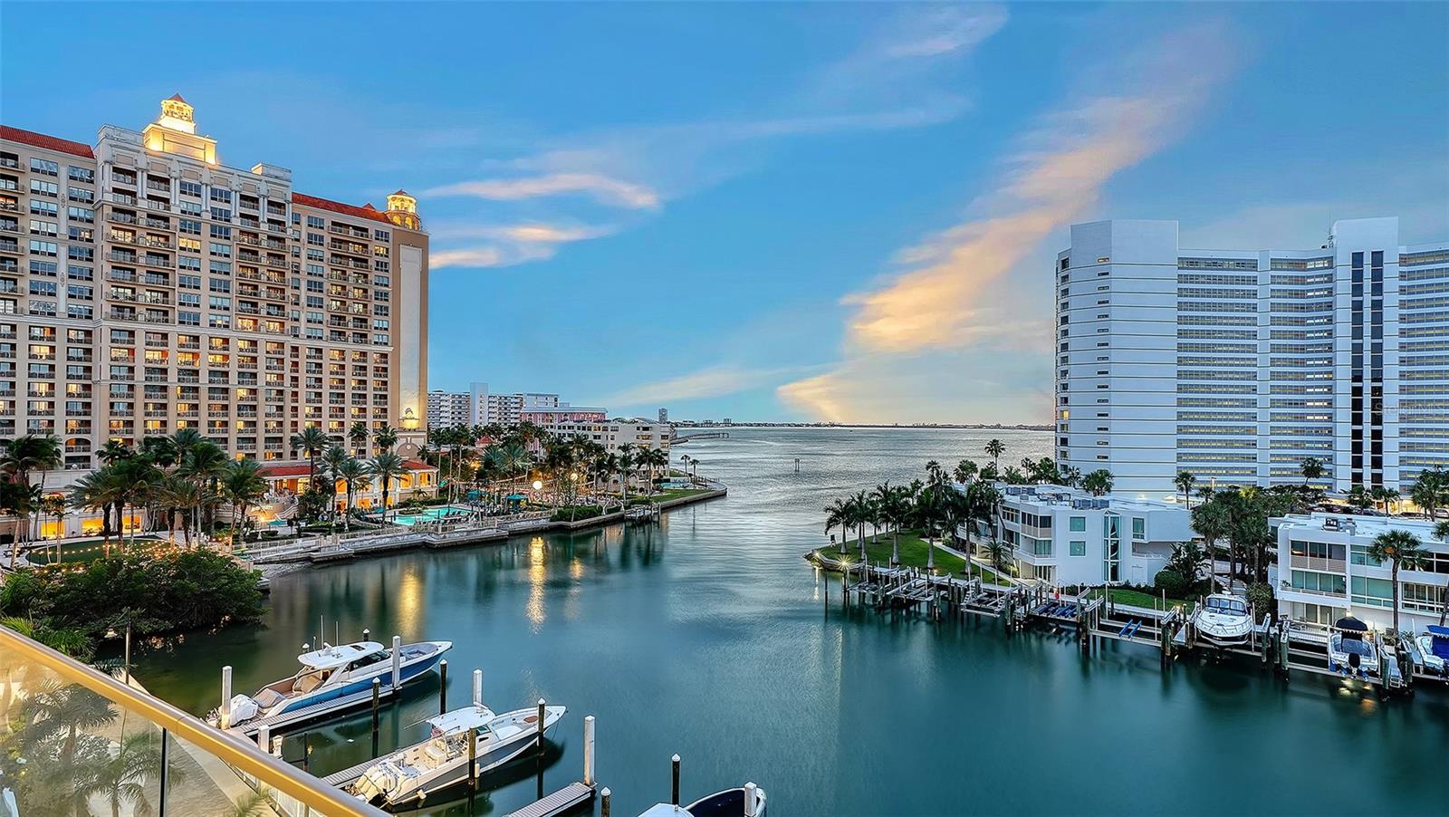 THE RITZ CARLTON RESIDENCES - Residential