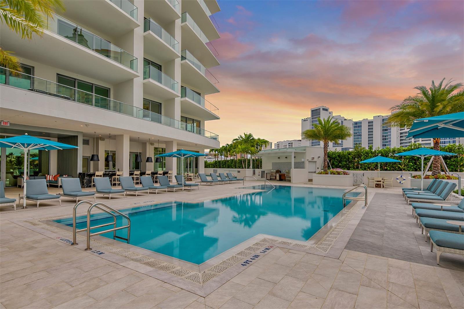 THE RITZ CARLTON RESIDENCES - Residential