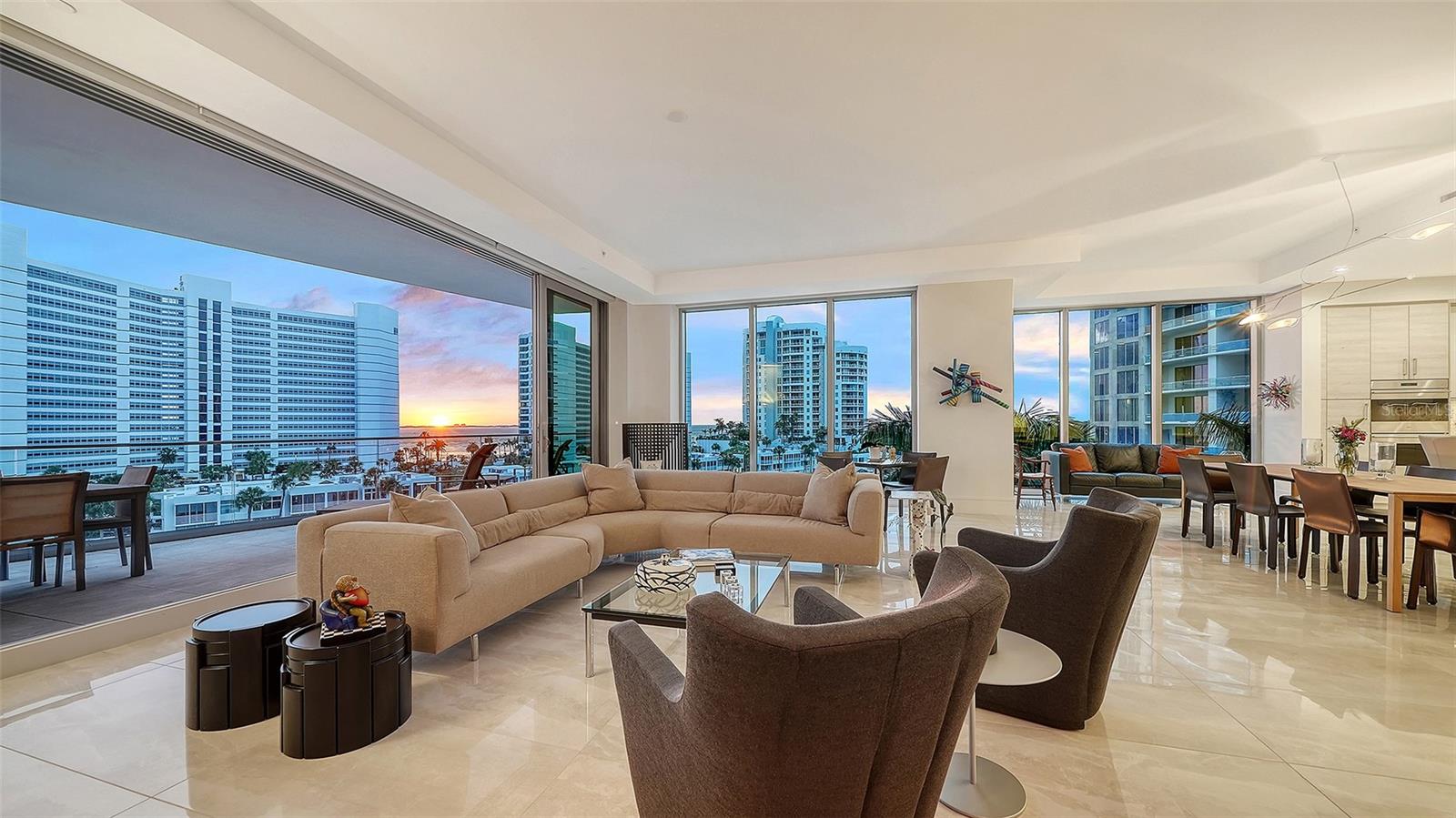 THE RITZ CARLTON RESIDENCES - Residential