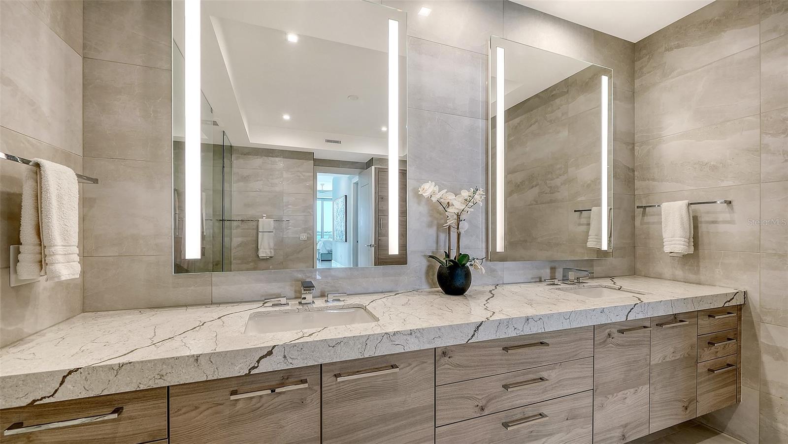 THE RITZ CARLTON RESIDENCES - Residential