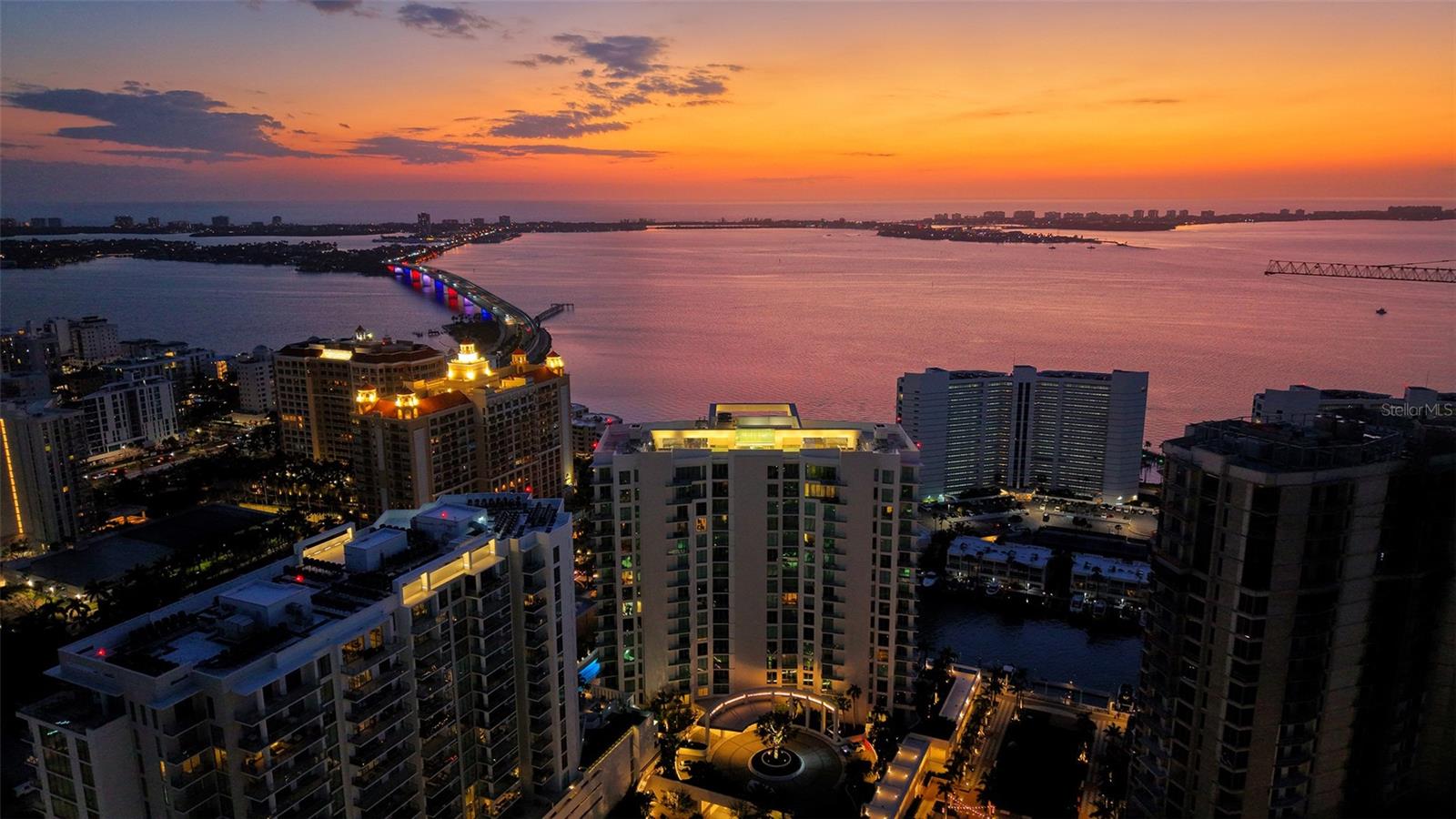 THE RITZ CARLTON RESIDENCES - Residential