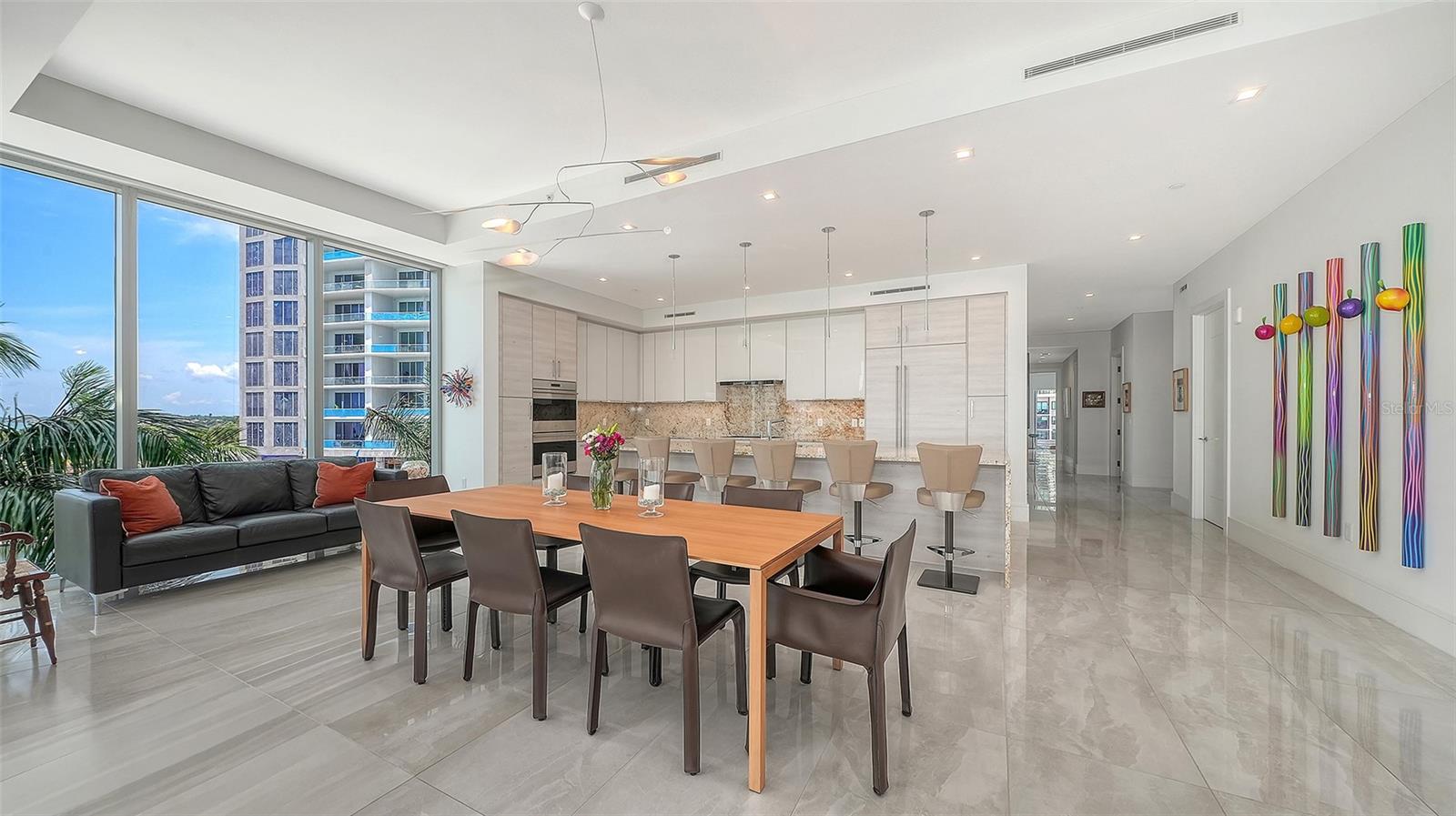 THE RITZ CARLTON RESIDENCES - Residential
