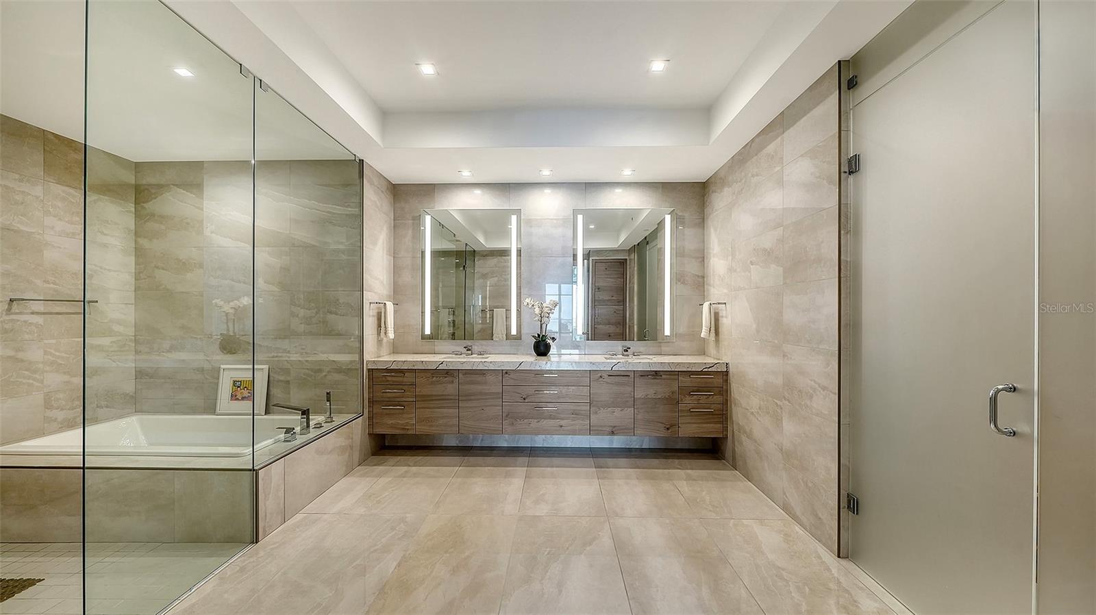 THE RITZ CARLTON RESIDENCES - Residential
