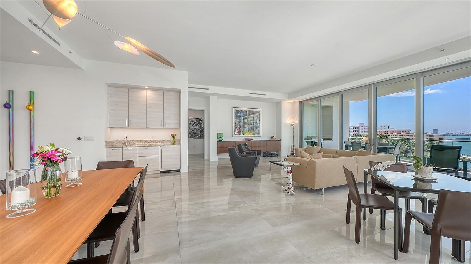 THE RITZ CARLTON RESIDENCES - Residential