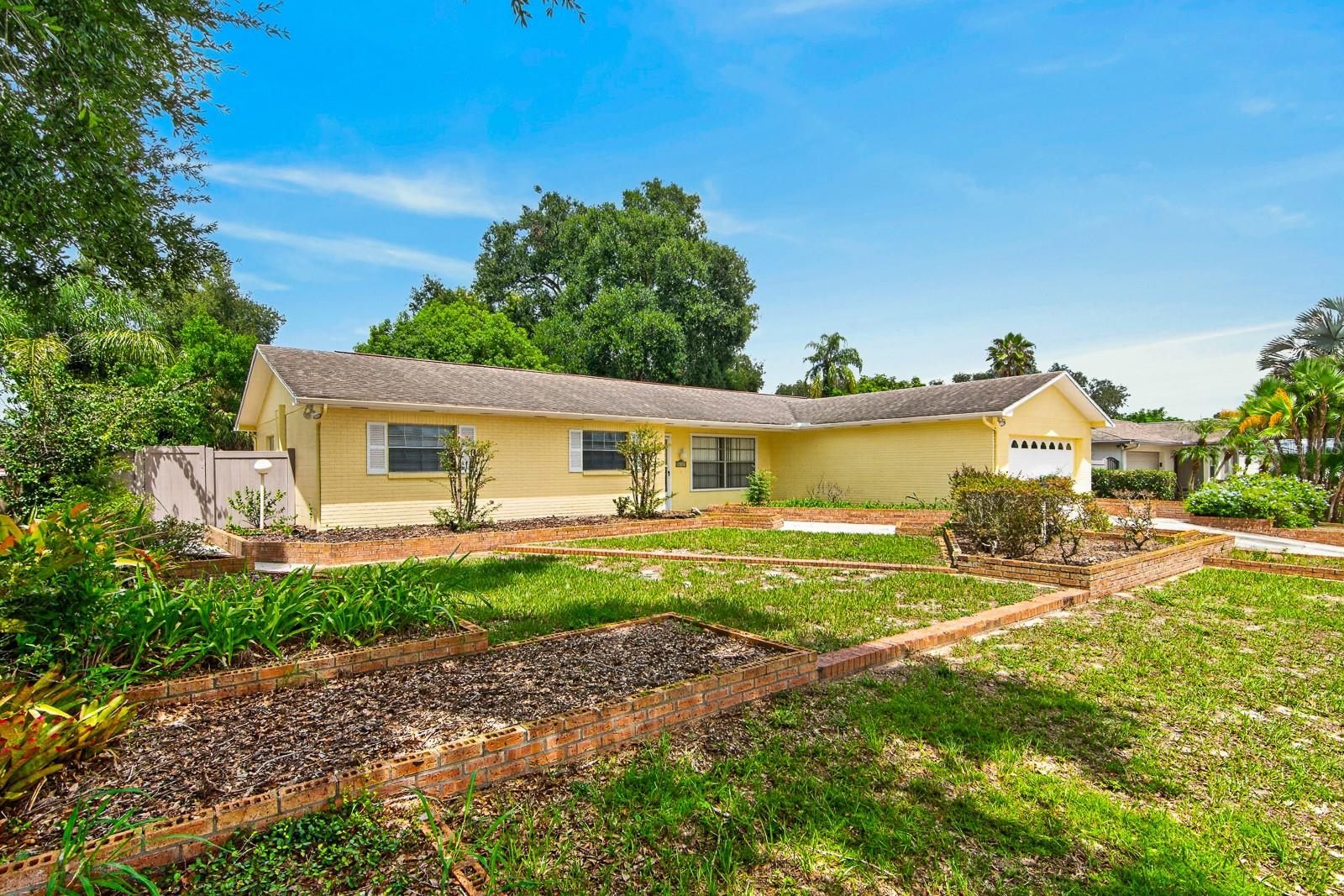 3832 PARKSIDE DRIVE