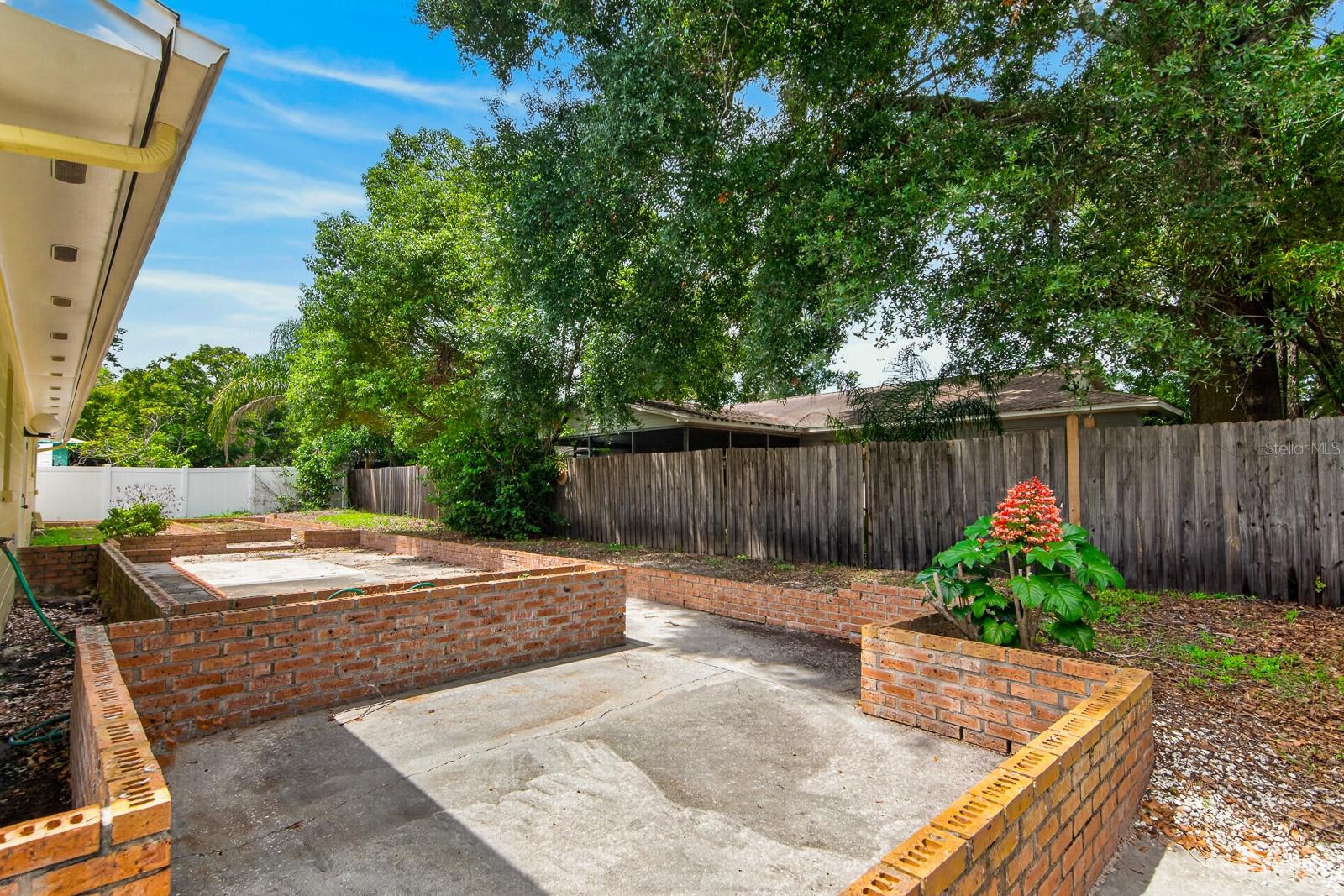 3832 PARKSIDE DRIVE