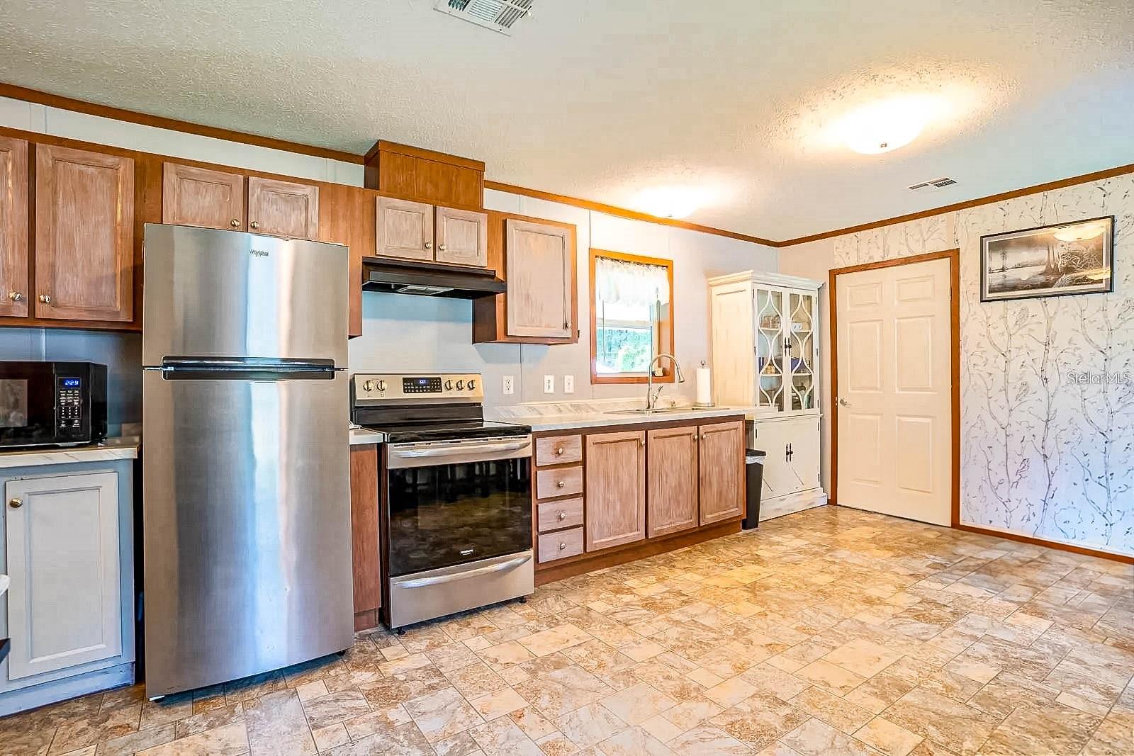 3900 MICHELLE LANE