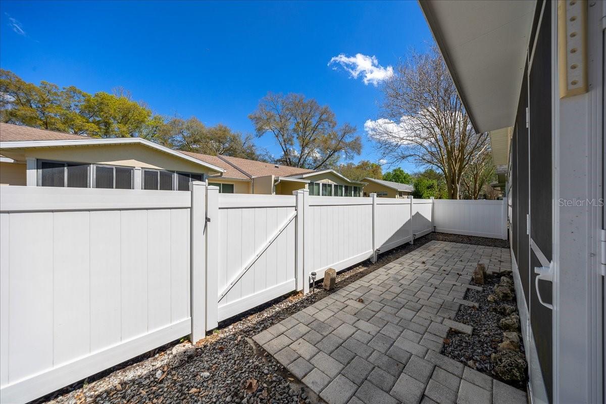 CIRCLE SQUARE WOODS - Residential