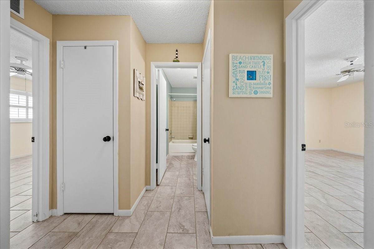 CIRCLE SQUARE WOODS - Residential