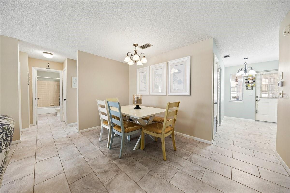 CIRCLE SQUARE WOODS - Residential