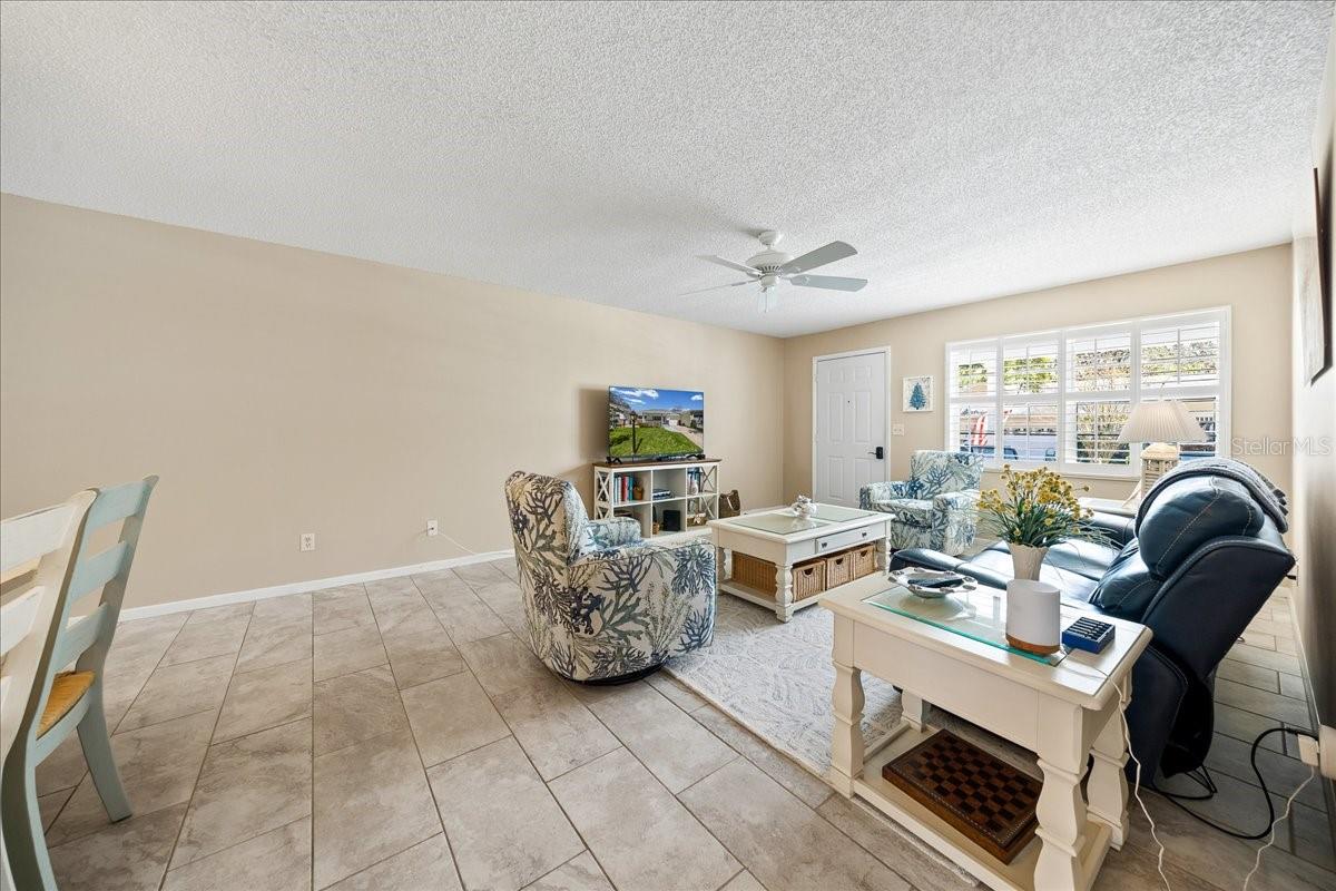 CIRCLE SQUARE WOODS - Residential