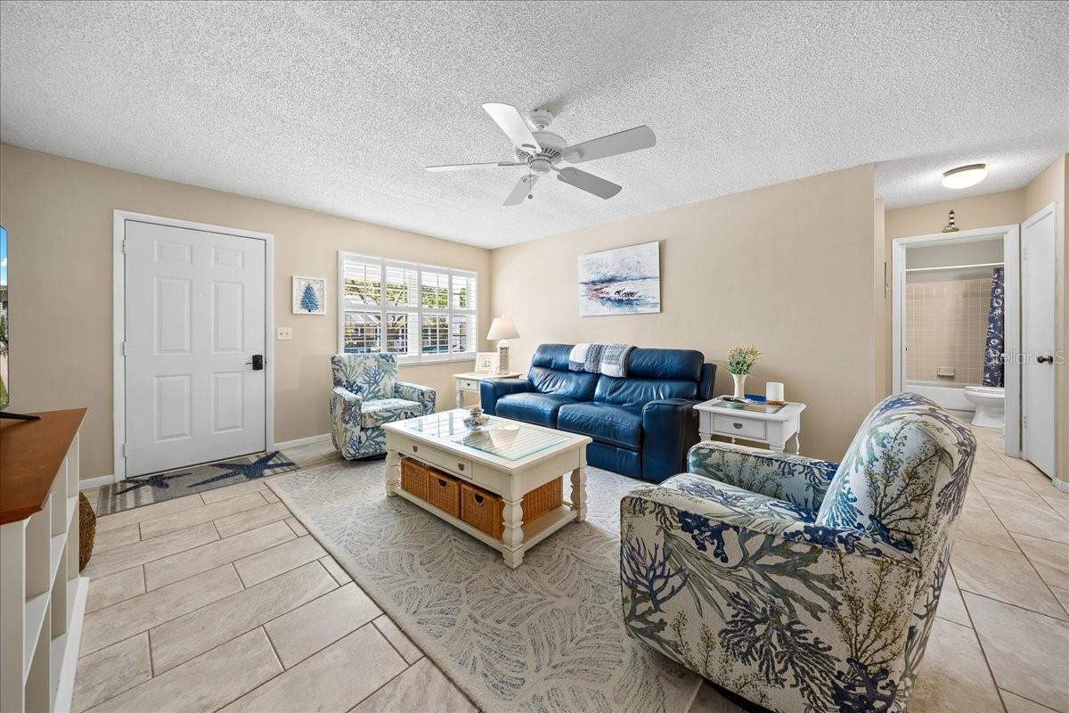 CIRCLE SQUARE WOODS - Residential