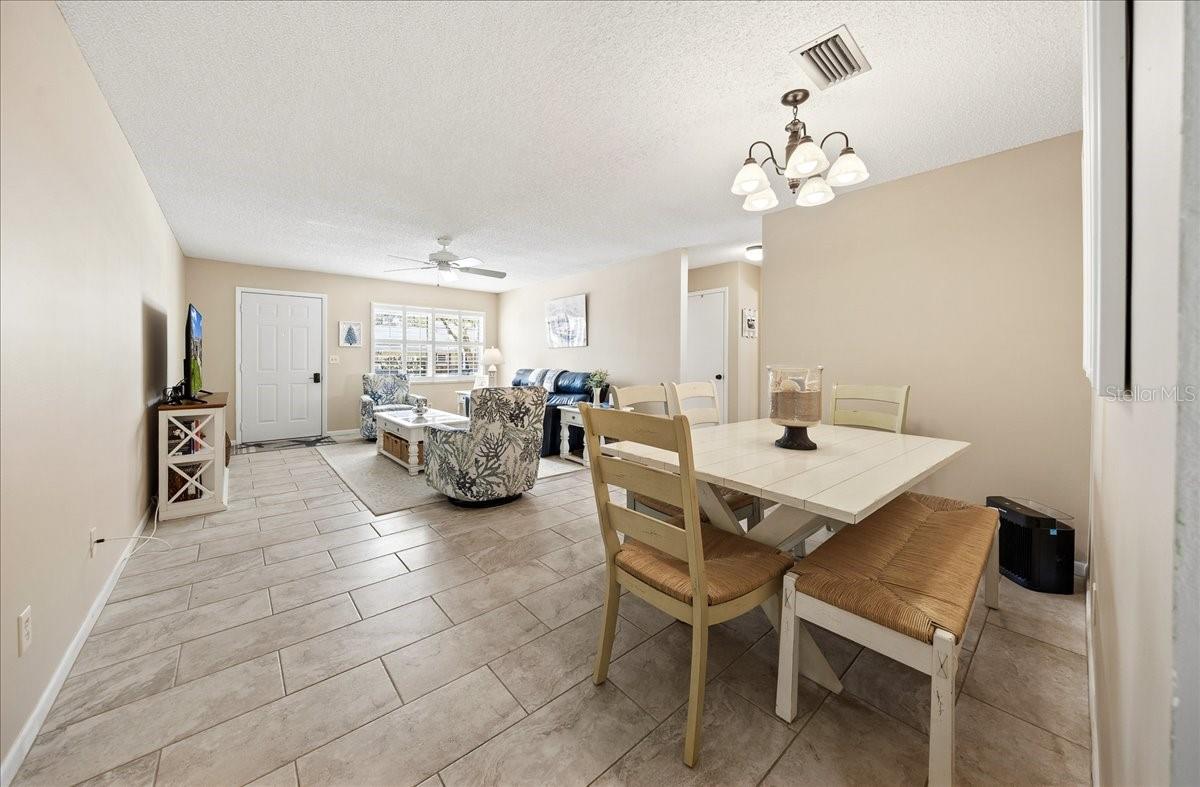 CIRCLE SQUARE WOODS - Residential