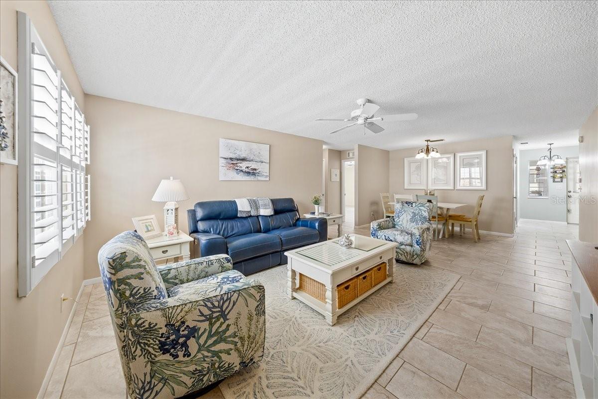 CIRCLE SQUARE WOODS - Residential